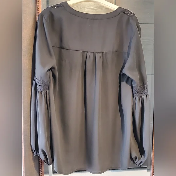 *2 for $8 deals* Women's Long Sleeve Lace Top - Picture 2 of 6